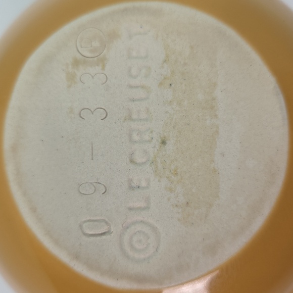 Le Creuset Yellow Ombre Ceramic Honey Pot with Wooden Dipper And Lid - Picture 12 of 16